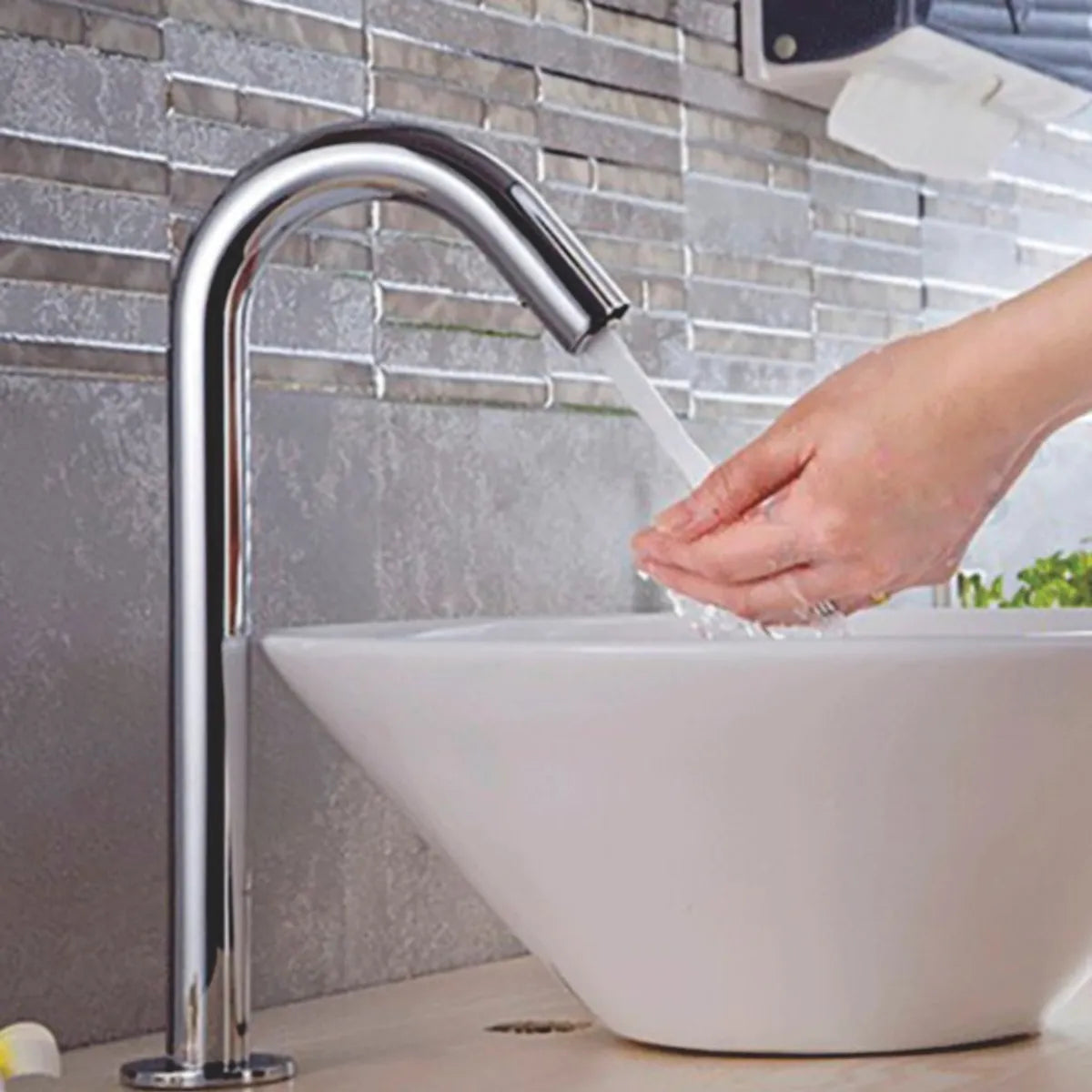 Grifo Manos Libres de Mesa con Sensor en la Boquilla 24 cm de Alto