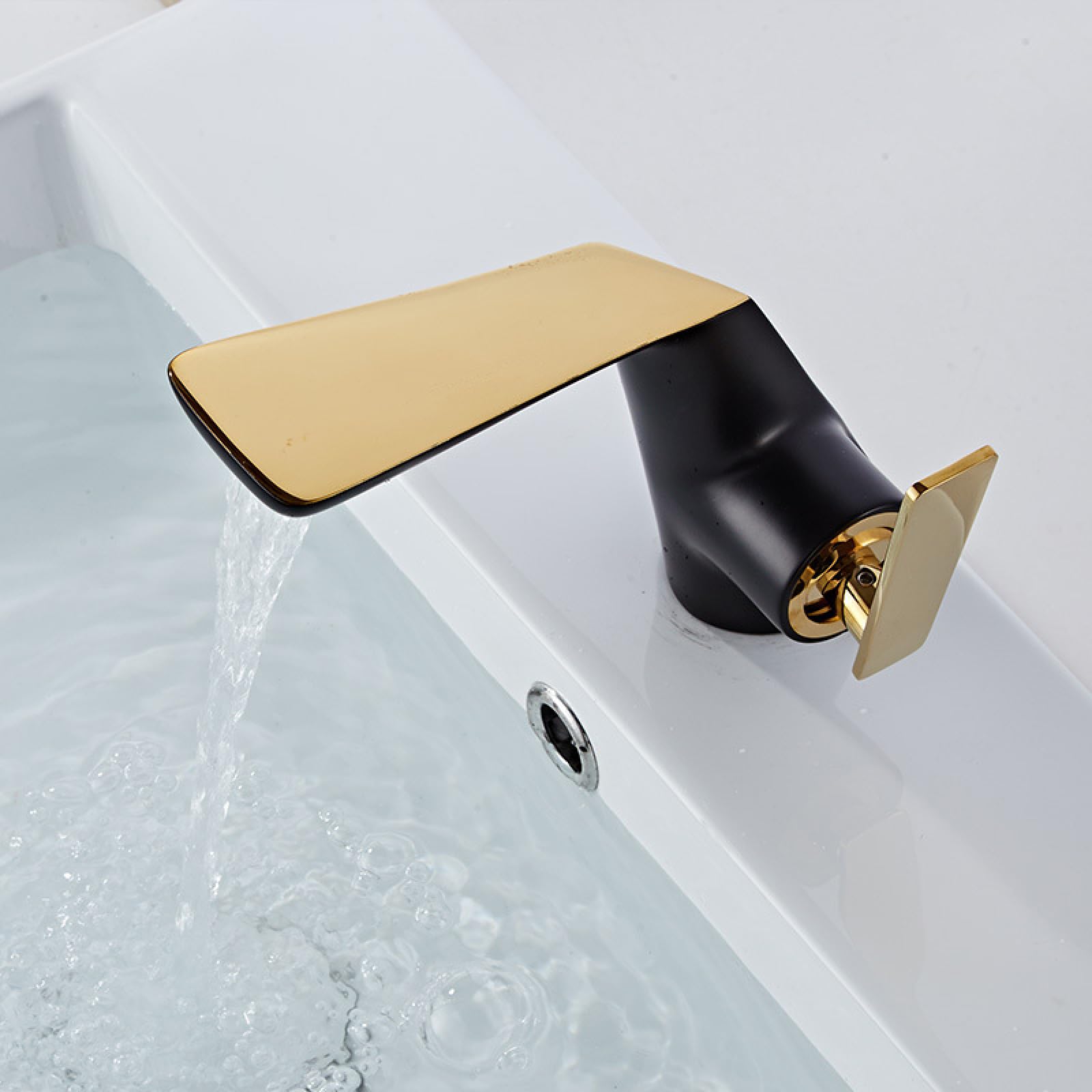 griferia Lavamanos Frida Negro Gold Baja Lecco